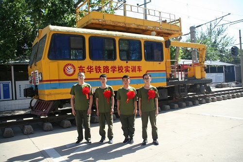 石家莊東華鐵路學校軌道車司機.JPG